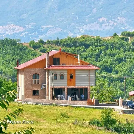 Bujtina Celiku Κατάλυμα σε φάρμα *