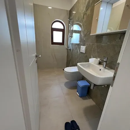 Bujtina Celiku Lantgård Burrel