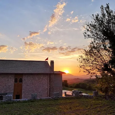 Bujtina Celiku Séjour à la ferme Burrel