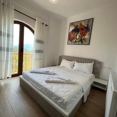 Bujtina Celiku مزرعة للإقامة *