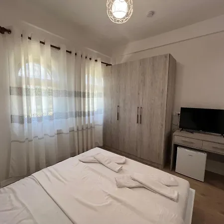 Bujtina Celiku مزرعة للإقامة Burrel