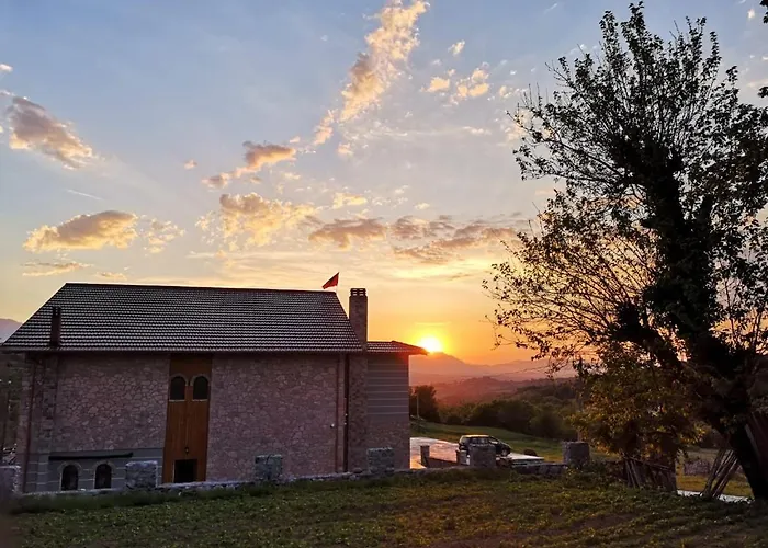 Bujtina Celiku 农家乐 Burrel